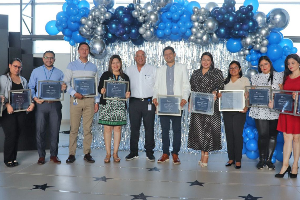 Celebrando 25 años de compromiso en Ficohsa: un ejemplo de dedicación y éxito