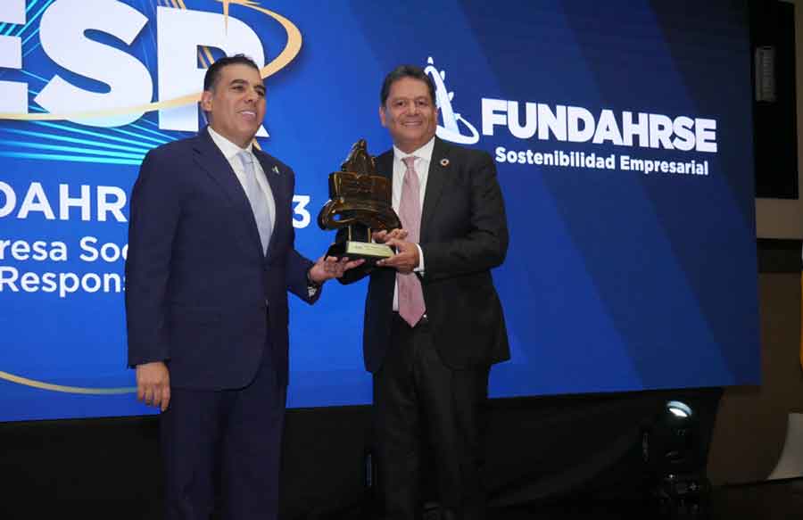 FICOHSA consolida su compromiso social al recibir, por décimo séptimo