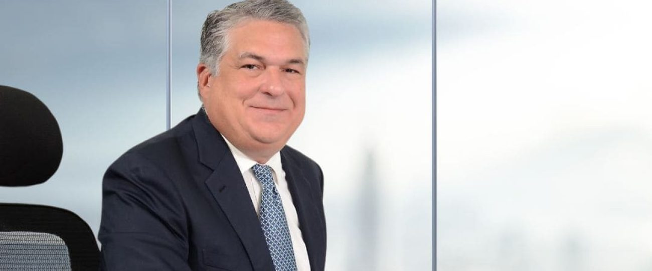 Francisco Martinelli: asesoría legal en energías renovables en Panamá