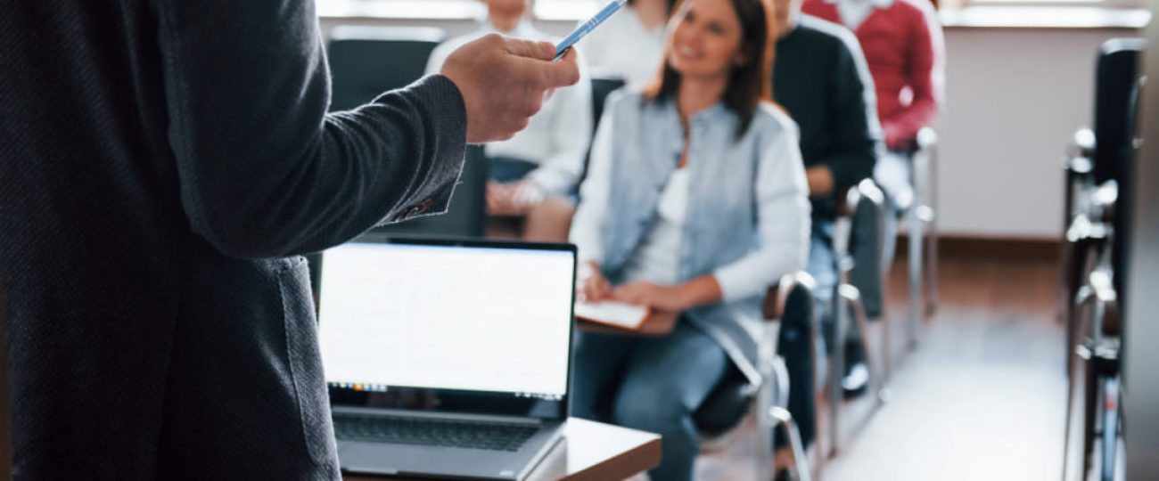 Cómo elegir salas de conferencias económicas en Panamá