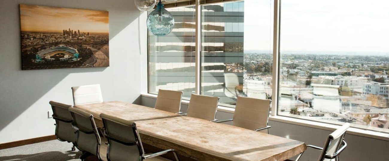 Salas de juntas para oficinas en Panamá ¿Cuándo es mejor alquilar en lugar de tener una propia?